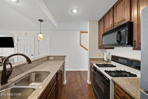 $257,500 | 112 Lakeshore Circle, Unit 111, Crossville, TN 38558