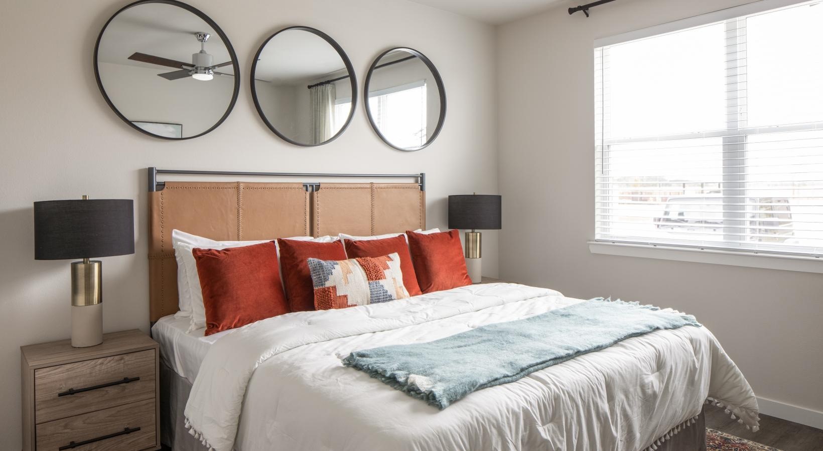 12111 South Main Street, Unit 3305 Houston, TX 77035 - Photo 6 of 24 a bedroom with a bed a mirror and a window