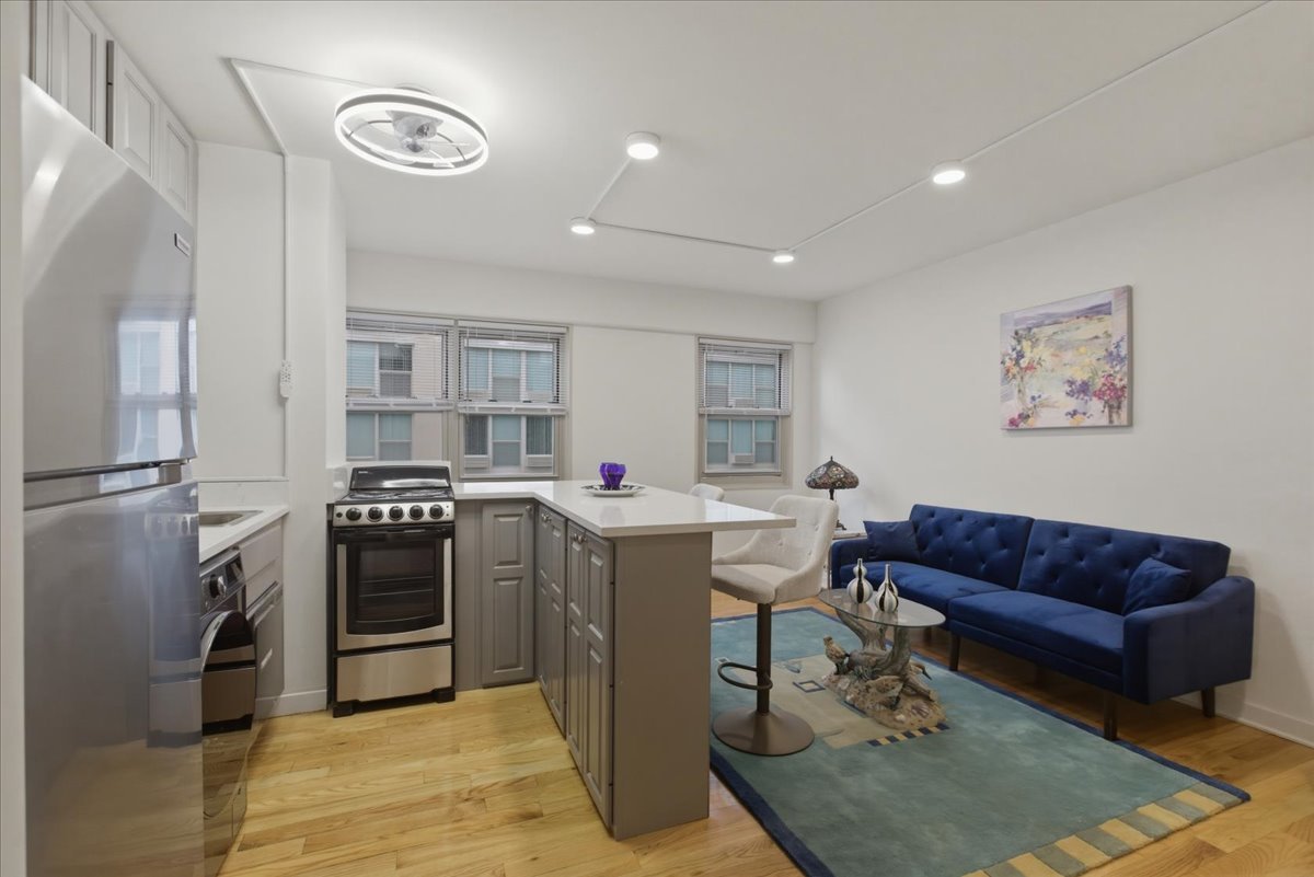 5630 North Sheridan Road, Unit S307 Chicago, IL 60660 - Photo 4 of 11