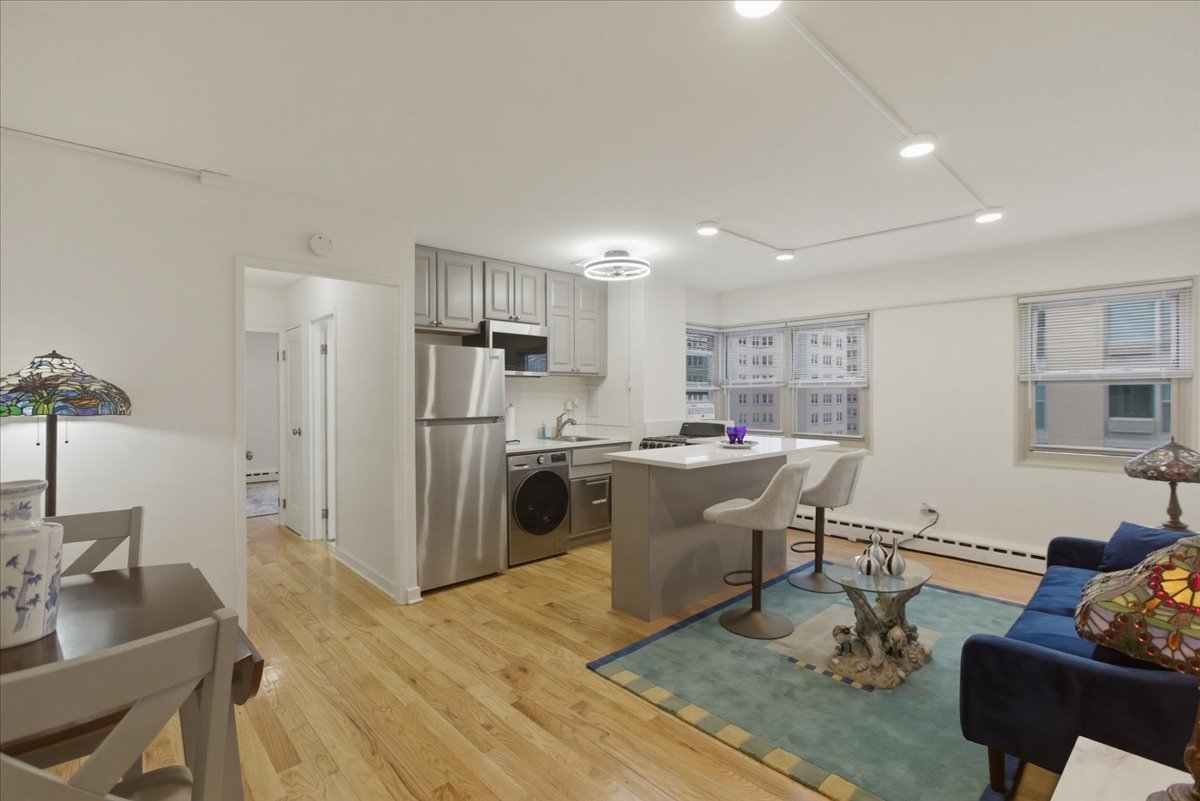5630 North Sheridan Road, Unit S307 Chicago, IL 60660 - Photo 5 of 11