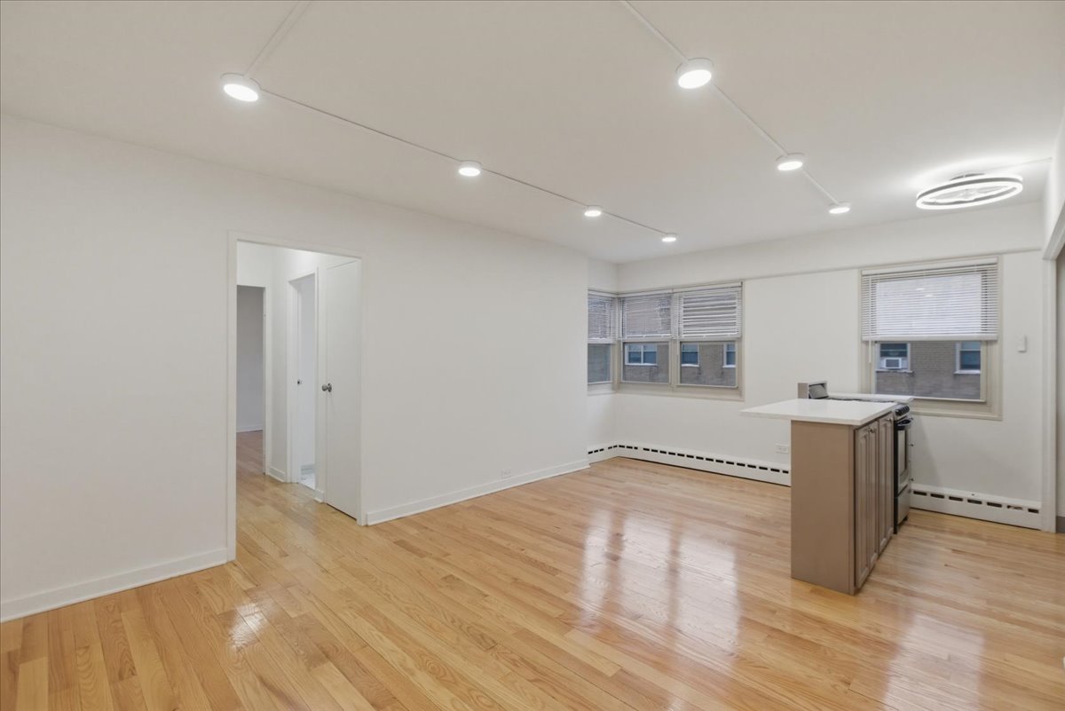 5630 North Sheridan Road, Unit S307 Chicago, IL 60660 - Photo 6 of 11