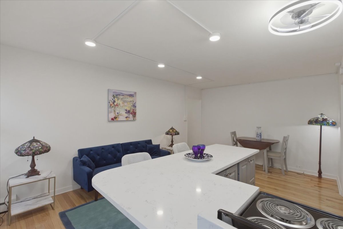 5630 North Sheridan Road, Unit S307 Chicago, IL 60660 - Photo 7 of 11