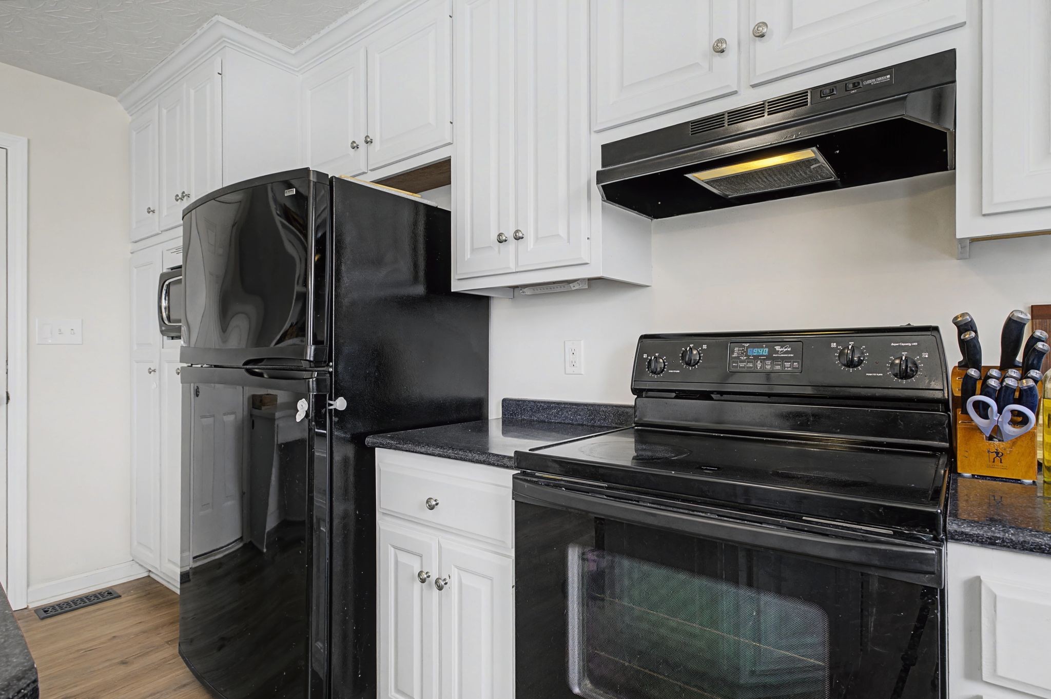 160 Putter Point Drive Gallatin, TN 37066 - Photo 13 of 35 a kitchen with stainless steel appliances a stove and a refrigerator