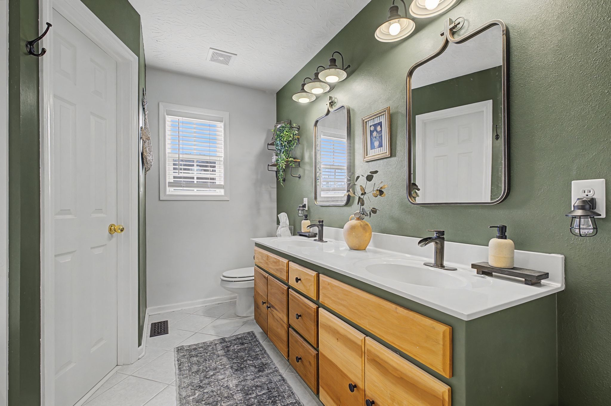 160 Putter Point Drive Gallatin, TN 37066 - Photo 23 of 35 a bathroom with a sink and a mirror