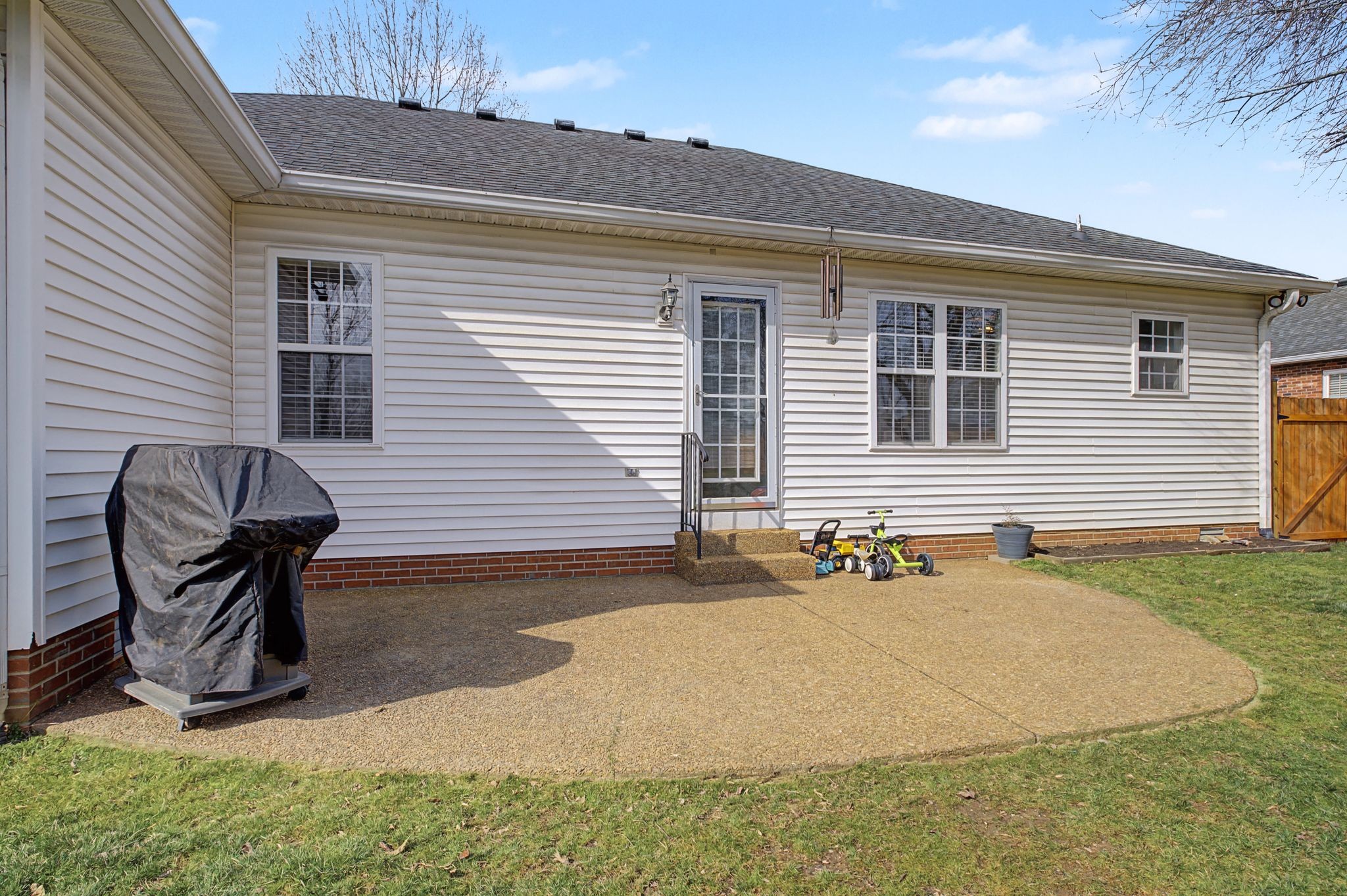 160 Putter Point Drive Gallatin, TN 37066 - Photo 30 of 35 a view of house with backyard and sitting area