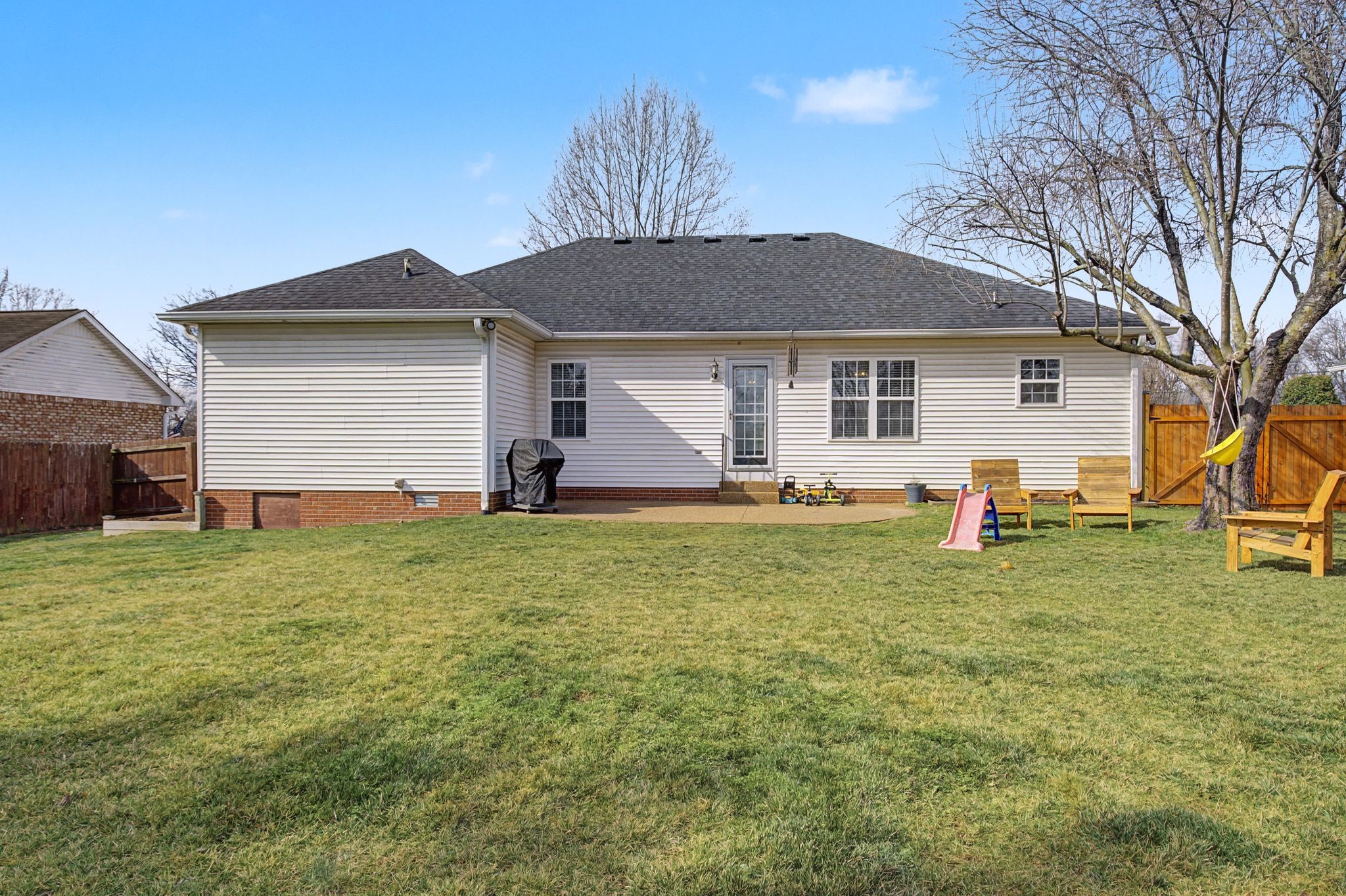 160 Putter Point Drive Gallatin, TN 37066 - Photo 32 of 35 a front view of house with yard and green space