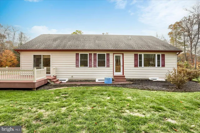 a view of garage yard and front view of a house
