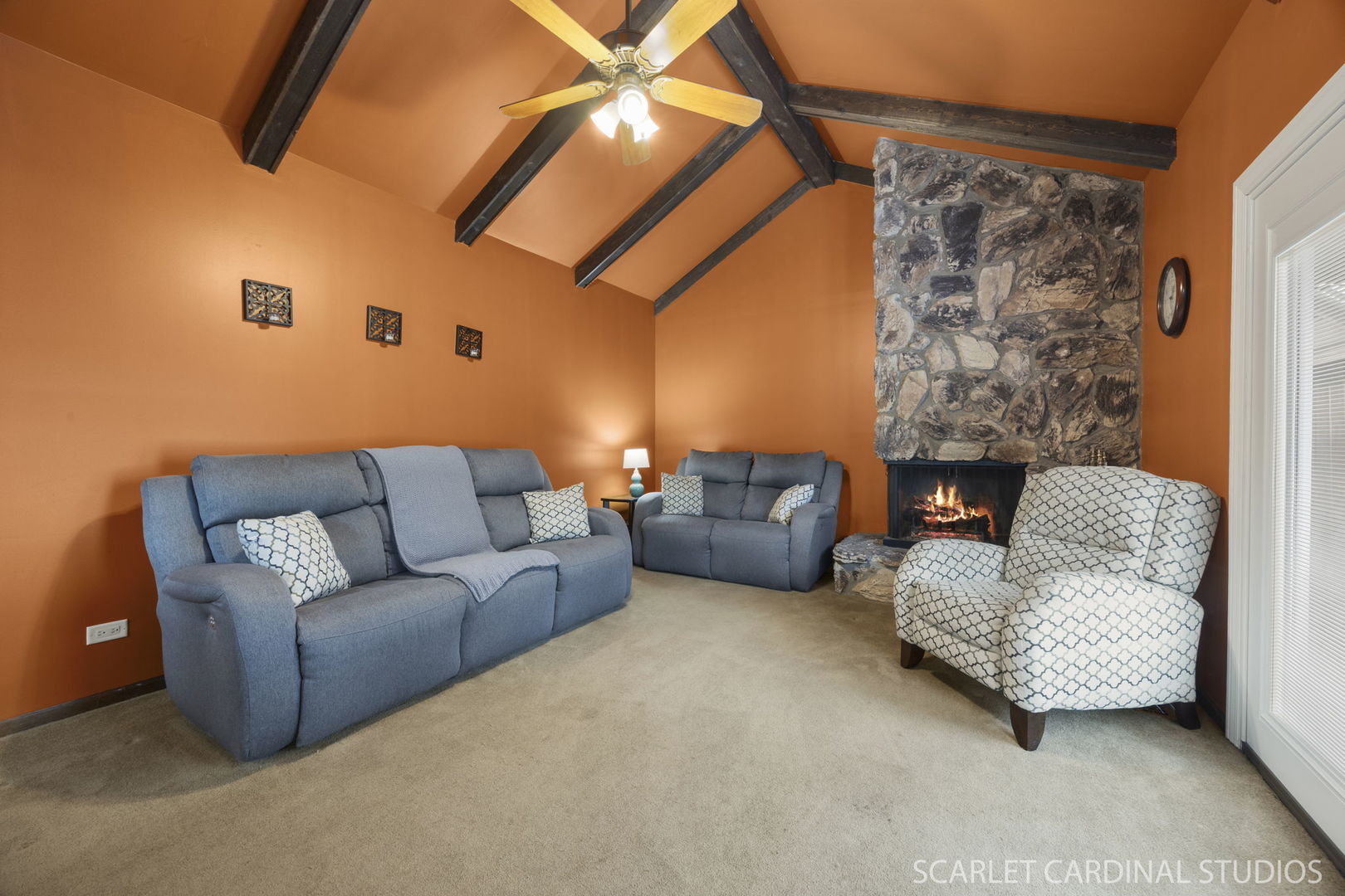 4705 Elm Street Lisle, IL 60532 - Photo 9 of 21 a living room with furniture and a bathtub
