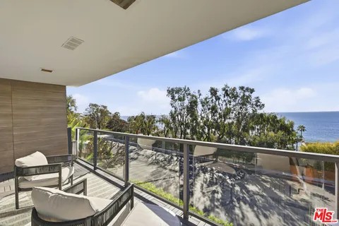 $1,699,000 | 2442 South Coast Highway, Unit 3, Laguna Beach, CA 92651