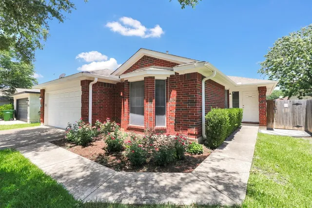 a front view of house with yard