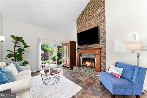 $589,000 | 103 Grove Circle, Chalfont, PA 18914