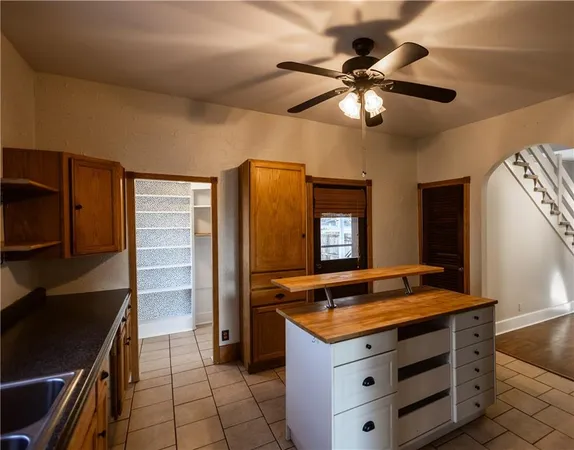$330,000 | 400 West Street, Parkville, MO 64152
