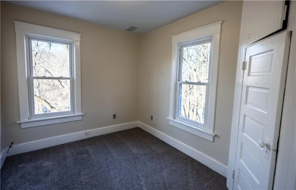 $330,000 | 400 West Street, Parkville, MO 64152