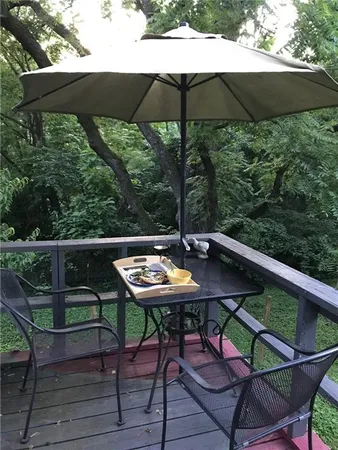 $330,000 | 400 West Street, Parkville, MO 64152