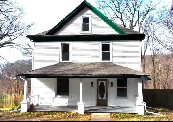 $330,000 | 400 West Street, Parkville, MO 64152