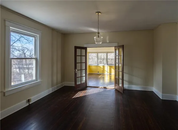 $330,000 | 400 West Street, Parkville, MO 64152
