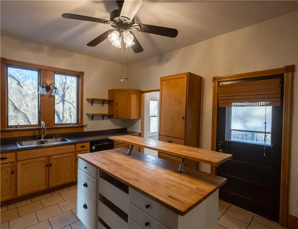 $330,000 | 400 West Street, Parkville, MO 64152