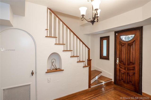 $1,300,000 | 6812 San Vicente Street, Coral Gables, FL 33146