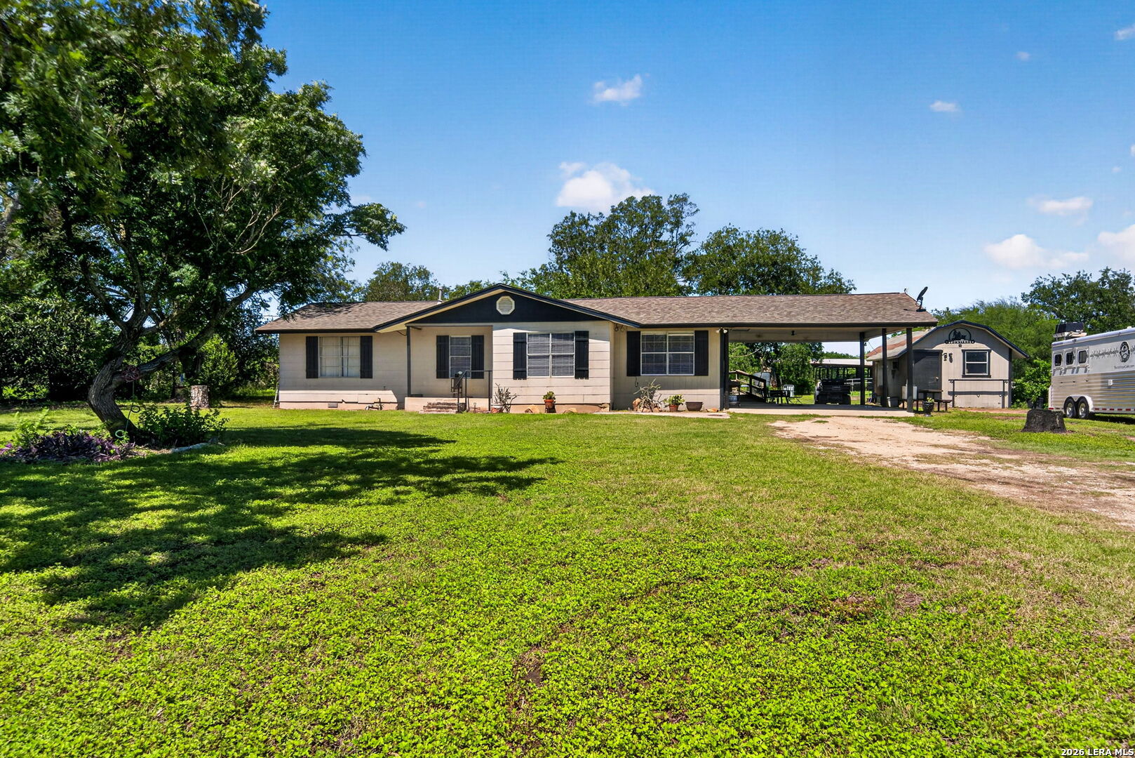 15505 Bradley Road Atascosa, TX 78002 - Photo 4 of 25 Gallery Image 4