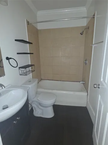 $875 | 114 Canton Street, Unit B 1/2, Houston, TX 77012