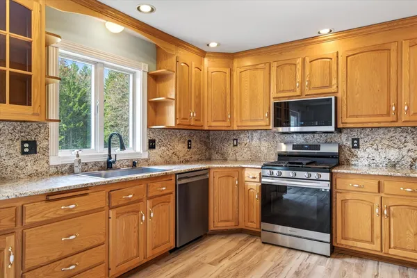 $694,900 | 38 Paradise Lane, Mount Holly, VT 05758