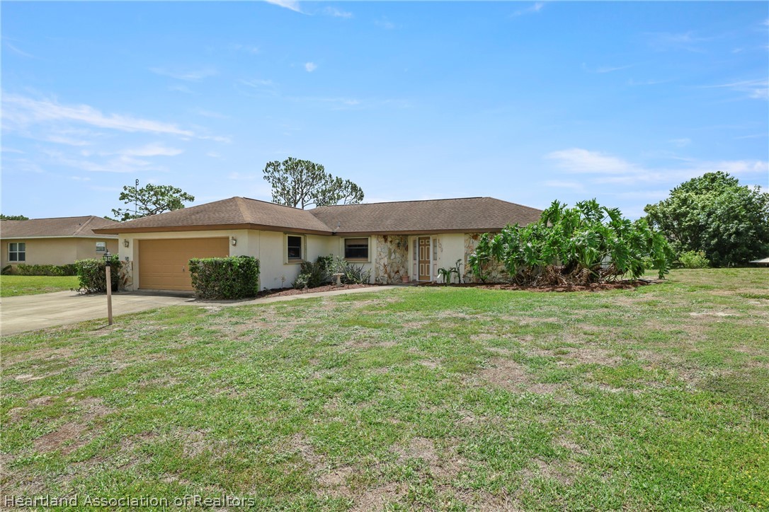 109 Citrus Road Northeast Lake Placid, FL 33852 - Photo 2 of 28