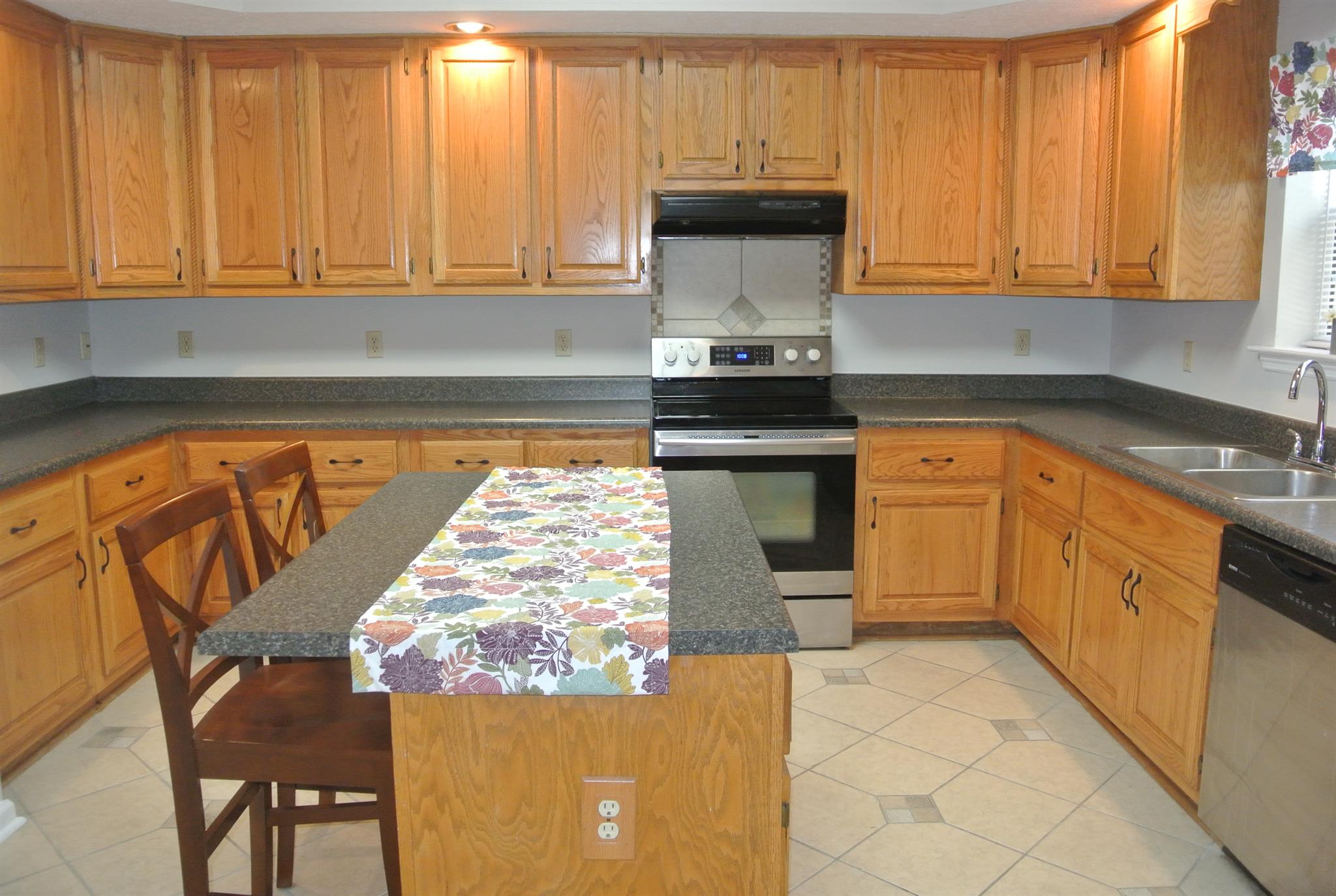 923 Emilee Point Gallatin, TN 37066 - Photo 15 of 30 Dream No- Clutter Kitchen / Extremely liberal work areas