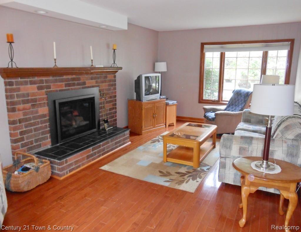 2408 Chalet Drive Rochester, MI 48309 - Photo 22 of 49 Fam Rm 1.jpg