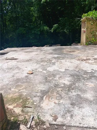 a view of a backyard with table and chairs potted plants