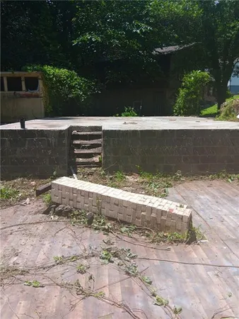 a view of a yard with an trees