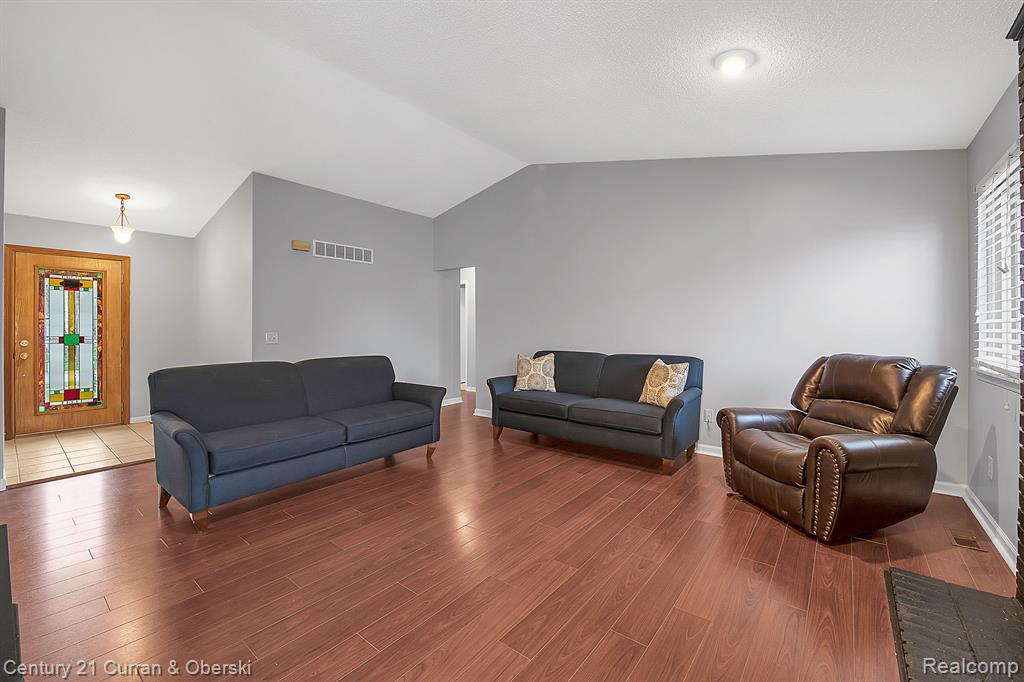 1037 High-Ridge Drive Canton, MI 48187 - Photo 4 of 22