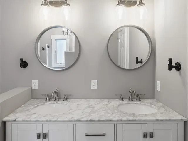 $939,900 | 5 Fletcher Drive, Westerly, RI 02891