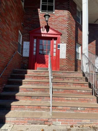 $1,950 | 281 Bloomfield Avenue, Unit 9, Nutley, NJ 07110