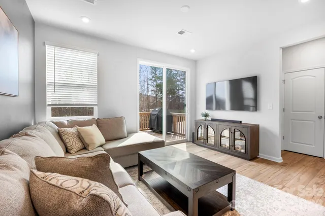 $345,000 | 1230 Keydet Drive, Unit 31, Charlotte, NC 28216