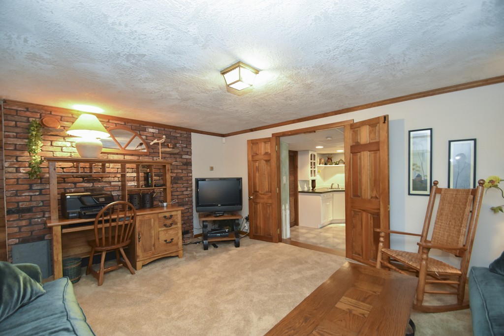 17 Mayfield Road Auburn, MA 01501 - Photo 11 of 25 Gallery Image 11