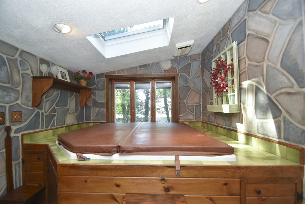 17 Mayfield Road Auburn, MA 01501 - Photo 13 of 25 Gallery Image 13