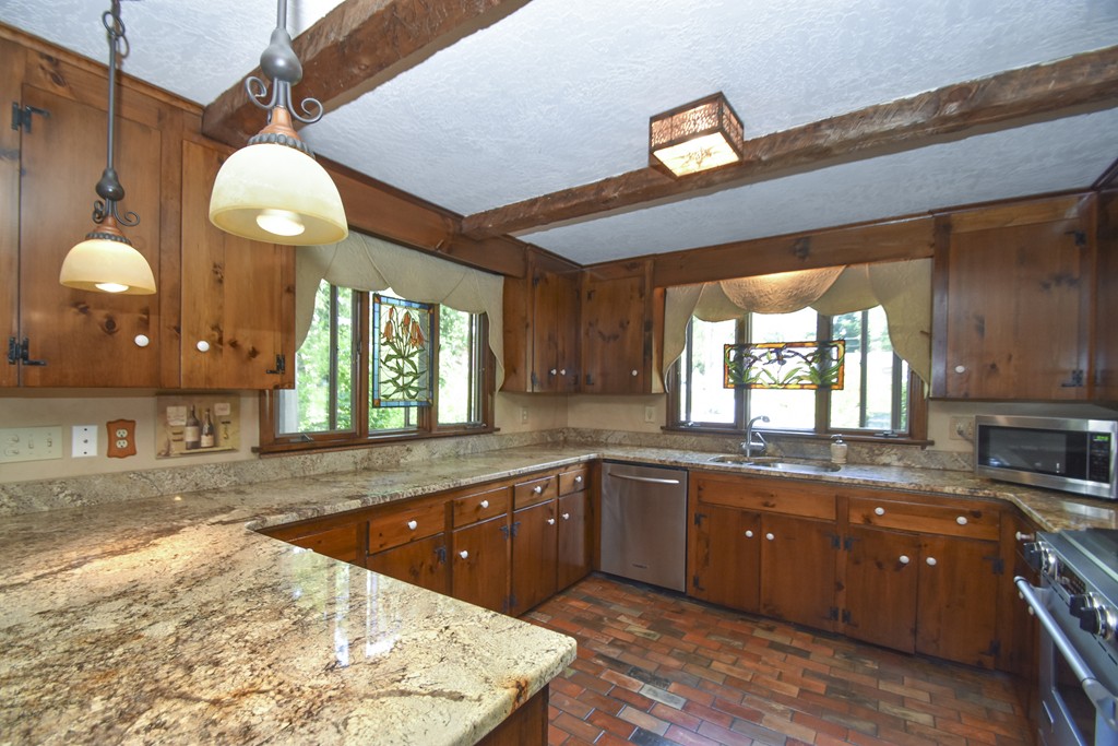 17 Mayfield Road Auburn, MA 01501 - Photo 6 of 25 Gallery Image 6