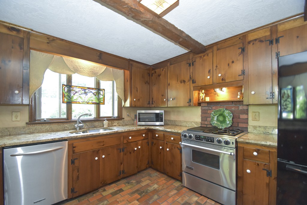 17 Mayfield Road Auburn, MA 01501 - Photo 7 of 25 Gallery Image 7
