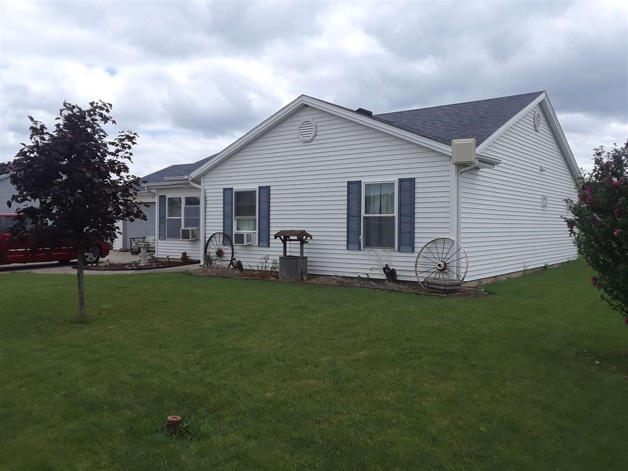 612 West Liberty Street Butler, IN 46721 - Photo 3 of 23