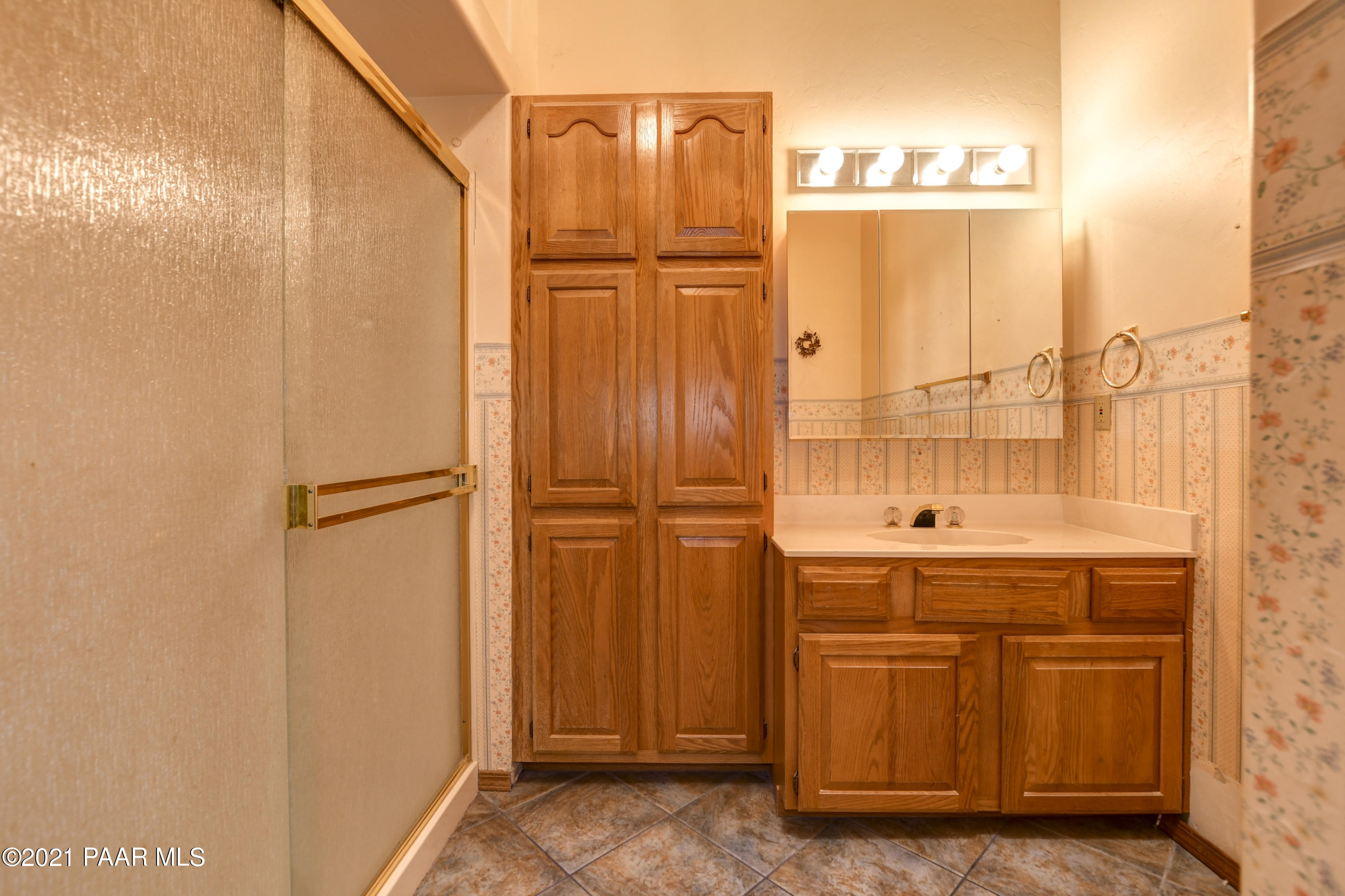 1040 Evergreen Road Prescott, AZ 86303 - Photo 23 of 39 Full Guest Bathroom