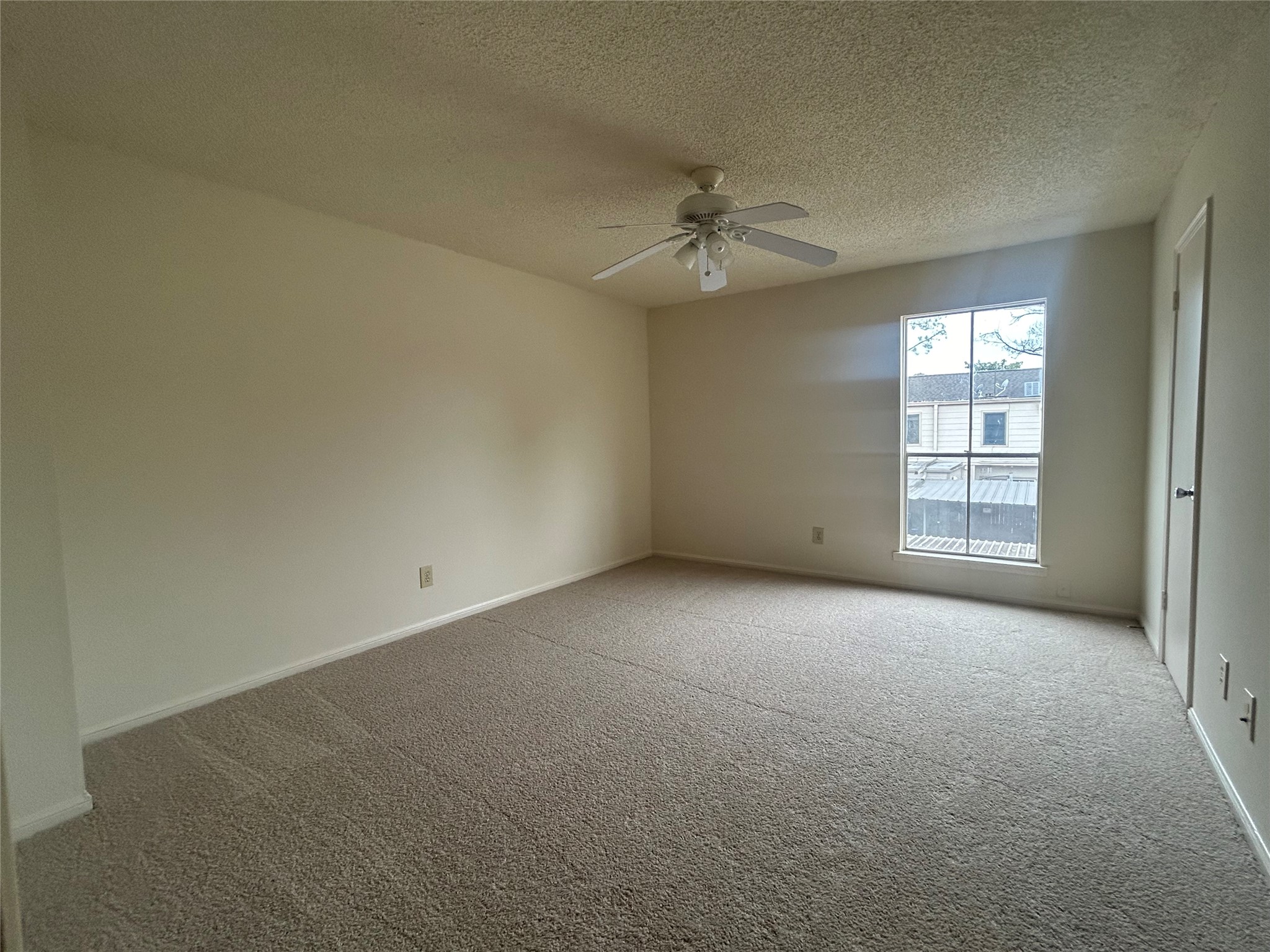 850 Threadneedle Street, Unit 71 Houston, TX 77079 - Photo 11 of 20 an empty room with windows and fan
