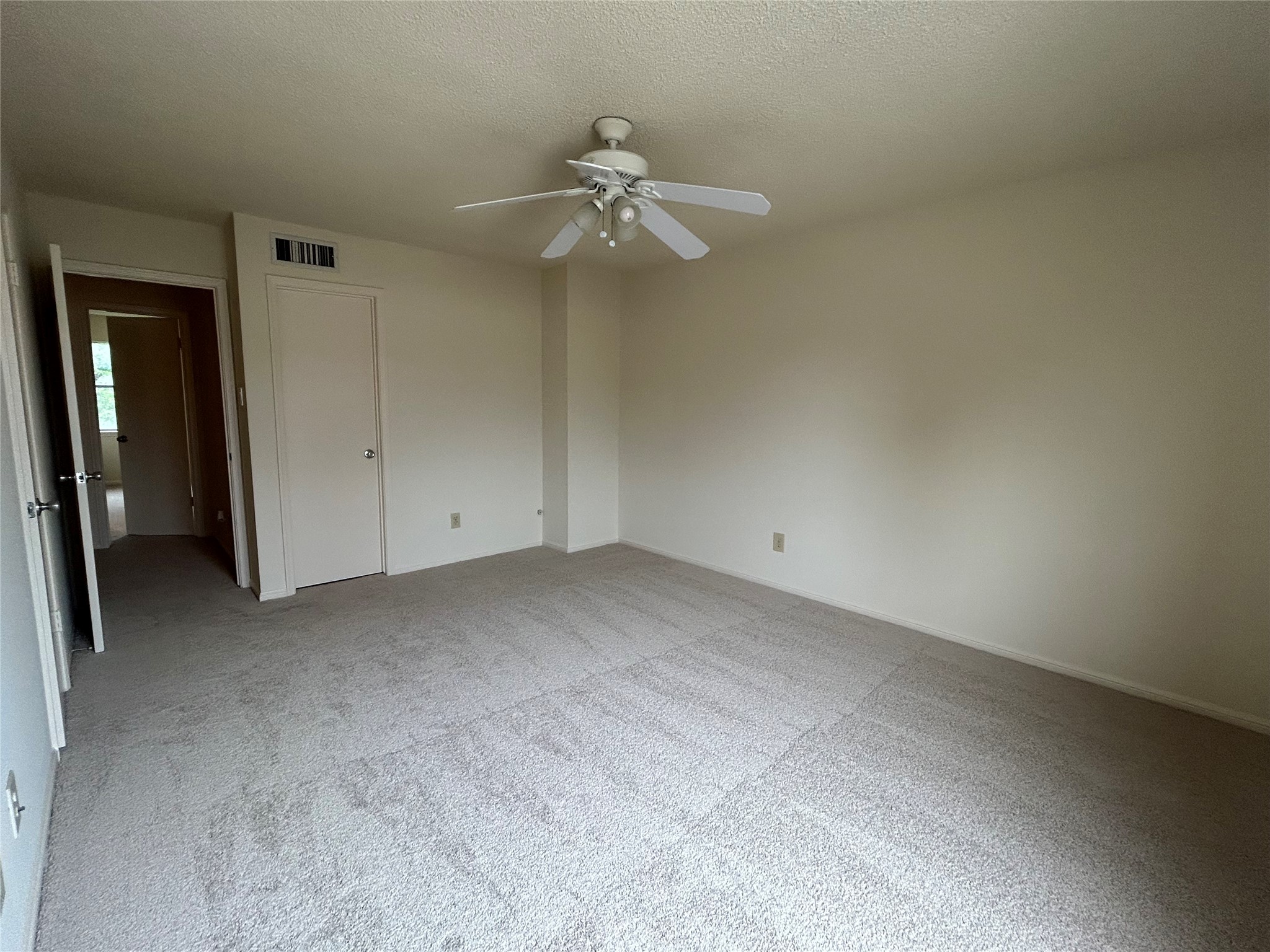 850 Threadneedle Street, Unit 71 Houston, TX 77079 - Photo 13 of 20 a view of an empty room
