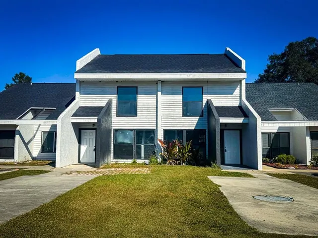 a view of a house with basketball court