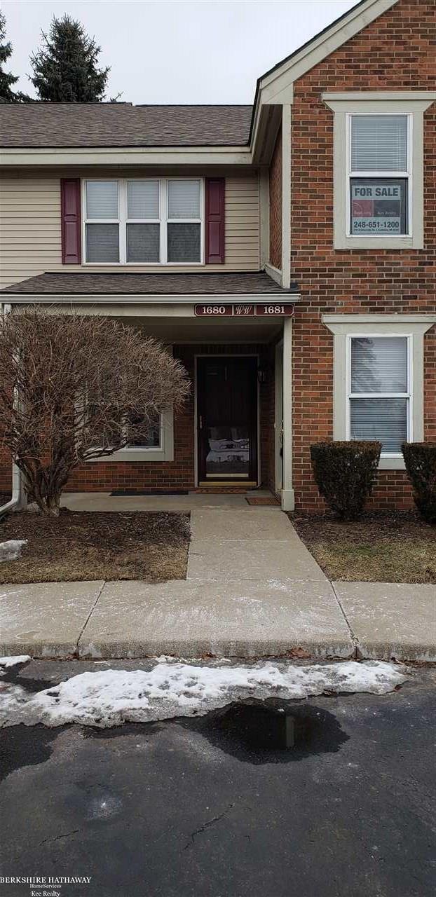 1681 Clemens Circle Rochester Hills, MI 48307 - Photo 1 of 27