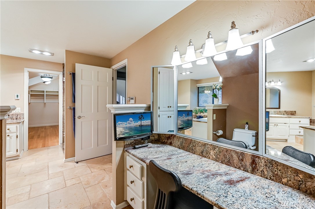 18811 Meridian Place West Bothell, WA 98012 - Photo 21 of 37
