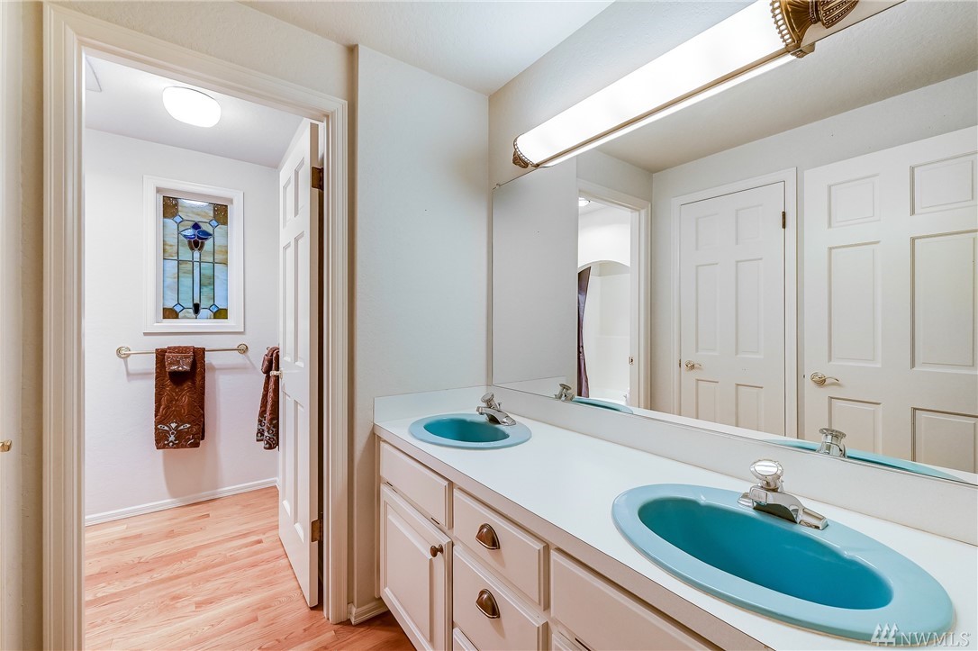 18811 Meridian Place West Bothell, WA 98012 - Photo 29 of 37