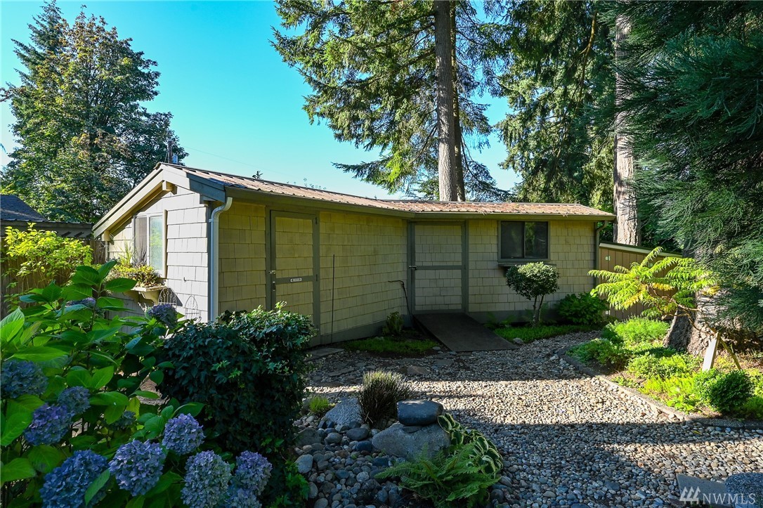 18811 Meridian Place West Bothell, WA 98012 - Photo 32 of 37