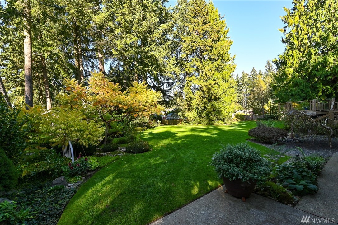 18811 Meridian Place West Bothell, WA 98012 - Photo 33 of 37