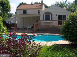 715 Violet Road Warminster, PA 18974 - Photo 2 of 6 Gallery Image 2