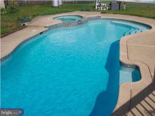 715 Violet Road Warminster, PA 18974 - Photo 3 of 6 Gallery Image 3
